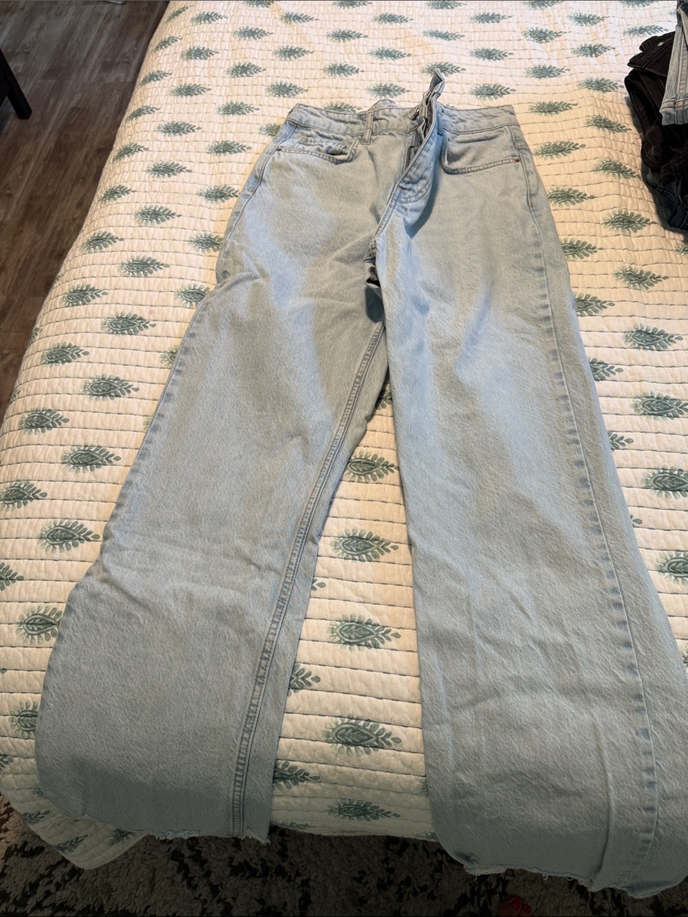Abercrombie & Fitch Jean 3pk! (1 Zara) - Picture 3 of 8